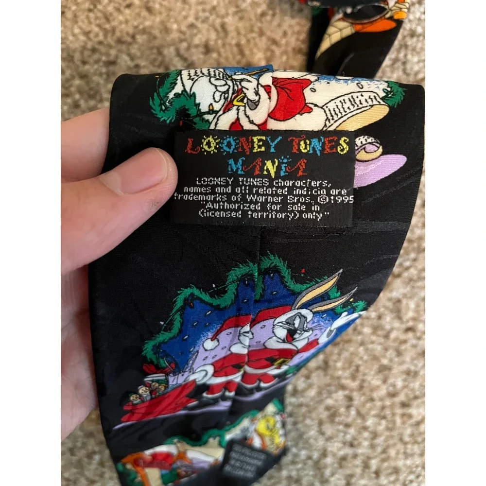 Looney Tunes questions black classic